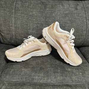 New Balance Women's Sneakers in Cream and Gold